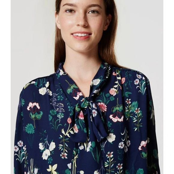 NWOT LOFT Women's Navy Blur Floral Long Sleeve Neck Tie Blouse in Size Large - Picture 2 of 8